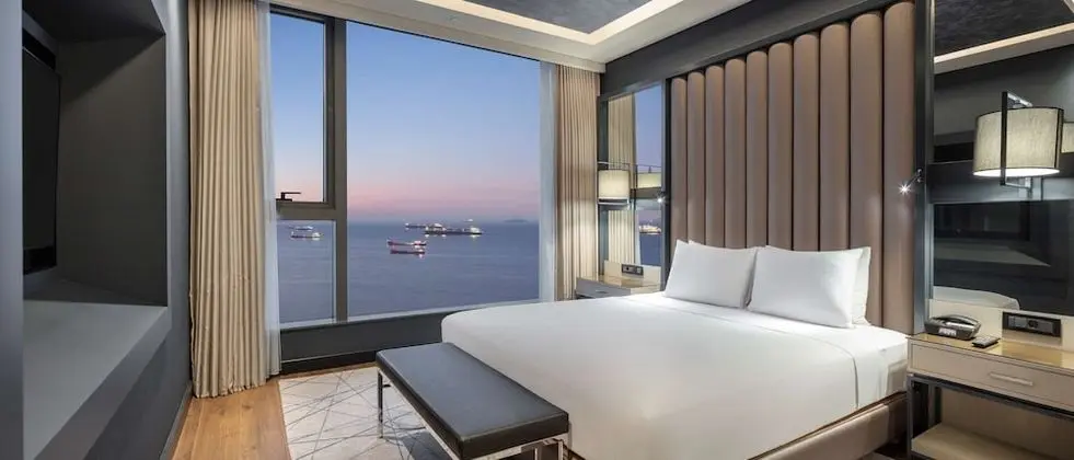 Grand Deluxe Suite with Sea View