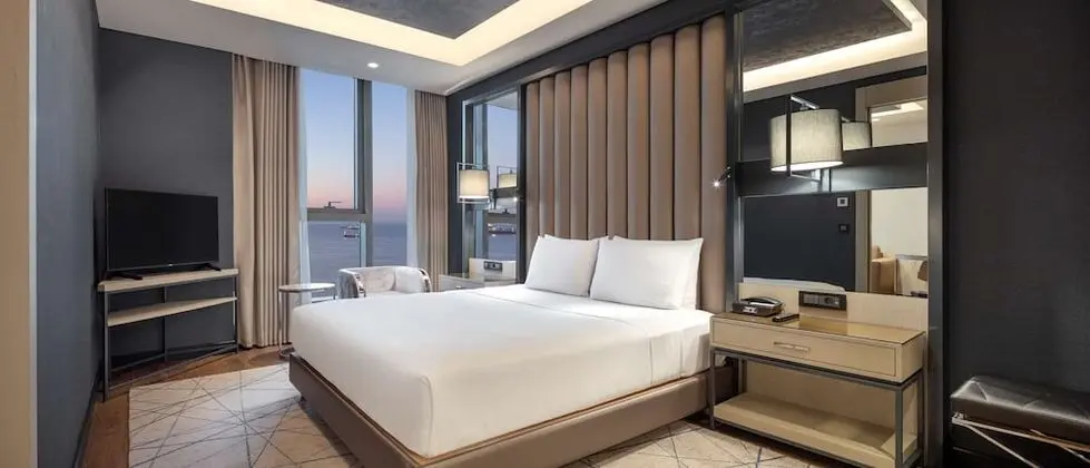 One Bedroom Suite with Sea View