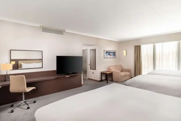 Family Oda (Deluxe,01 King and 02 Queen Beds)