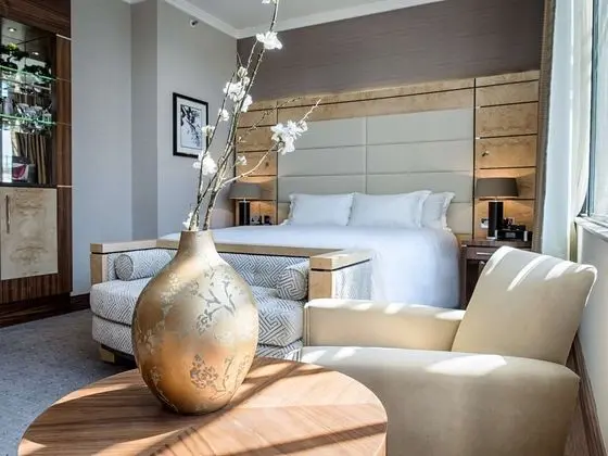 GWR Tower Room, 1 King Bed (Lounge Access), City View