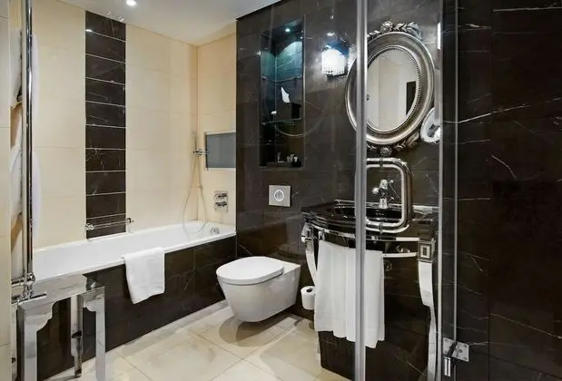 King Deluxe, Deluxe Oda, 1 En Büyük (King) Boy Yatak