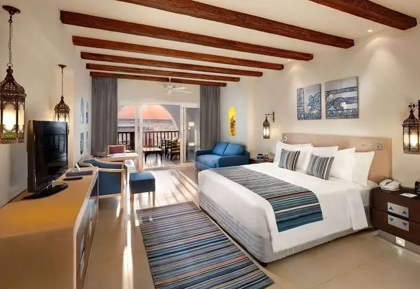 Deluxe Room, 1 King Bed, Sea View