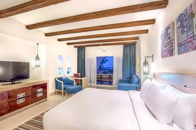 Deluxe Room, 1 King Bed, Sea View