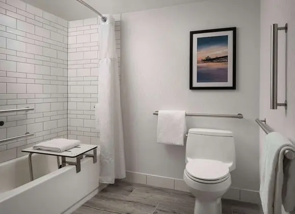 Oda, 1 En Büyük (King) Boy Yatak, Engellilere Uygun, Okyanus Manzaralı (Bathtub)