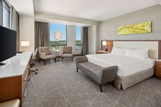 Executive Room, 1 King Bed, Corner Accessible (Roll-In Shower, Mobility)
