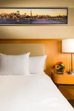One Queen Deluxe Access - Resort Fee Waived
