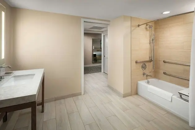 Oda, 1 En Büyük (King) Boy Yatak, Engellilere Uygun, Kısmi Deniz Manzarası (Bathtub)