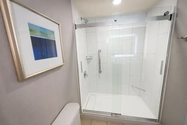 Oda, 2 Büyük (Queen) Boy Yatak, Engellilere Uygun (3x3 Shower)