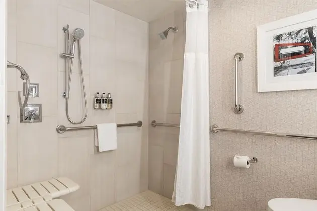 Engellilere uygun banyo