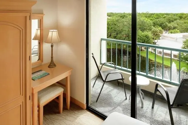 Lakeview King Bed Suite - Accessible