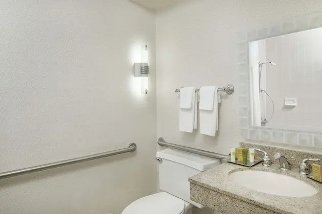 Lakeview Suite 2 Double Beds - Accessible