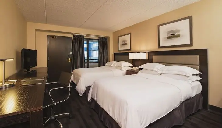 1 DOUBLE BED POOLSIDE - DIRECT POOL ACCESS