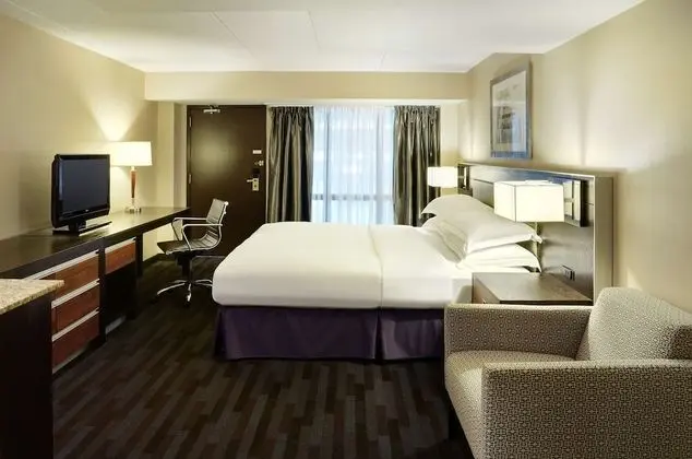 1 KING BED POOLSIDE ROOM - DIRECT POOL ACCESS