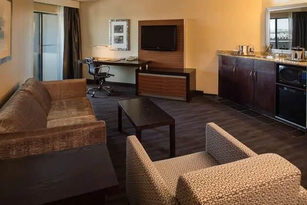 1 KING BED POOLSIDE ROOM - DIRECT POOL ACCESS