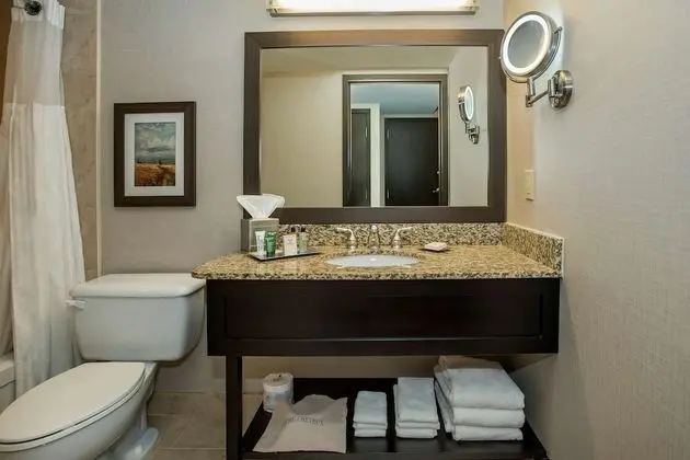 1 KING BED POOLSIDE ROOM - DIRECT POOL ACCESS