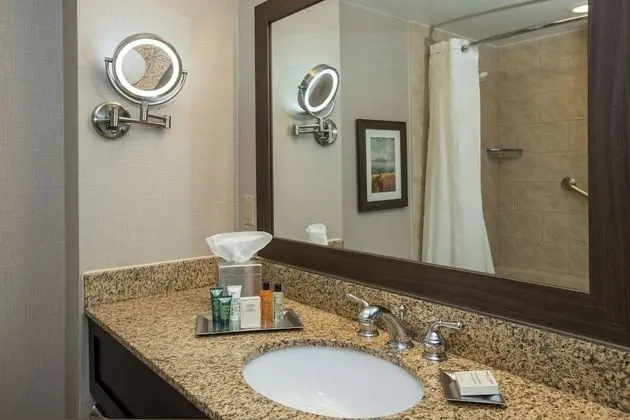 1 KING BED POOLSIDE ROOM - DIRECT POOL ACCESS