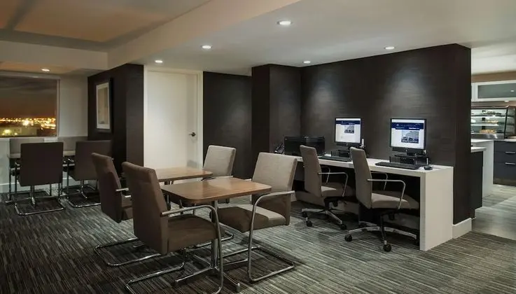 2 DOUBLE BEDS 1 BEDROOM EXECUTIVE LEVEL SUITE