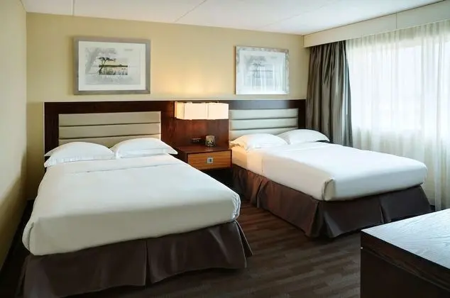 2 DOUBLE BEDS 1 BEDROOM SUITE - SOFA BED