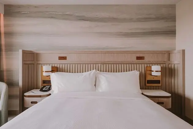 Deluxe Room, 1 King Bed, Balcony