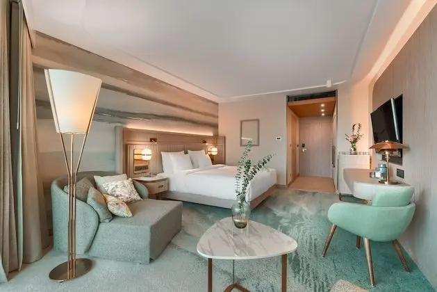 Deluxe Room, 1 King Bed, Balcony