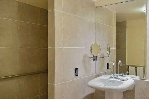 Oda, 1 En Büyük (King) Boy Yatak, Engellilere Uygun (Shower)