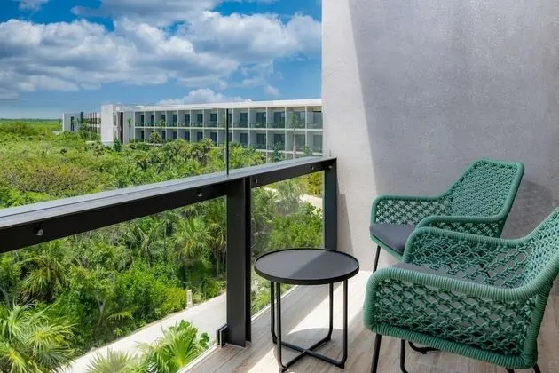 Club Room, 1 King Bed, Nature View