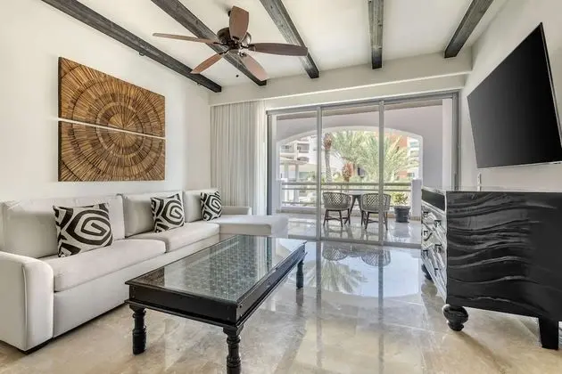 One Bedroom Deluxe King Suite with Pool View and Balcony