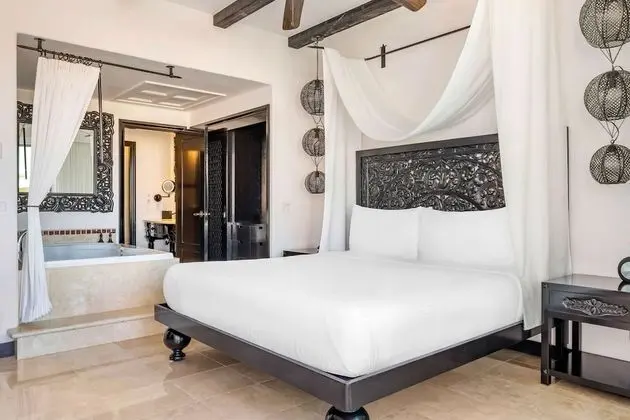 One Bedroom Deluxe King Suite with Pool View and Balcony