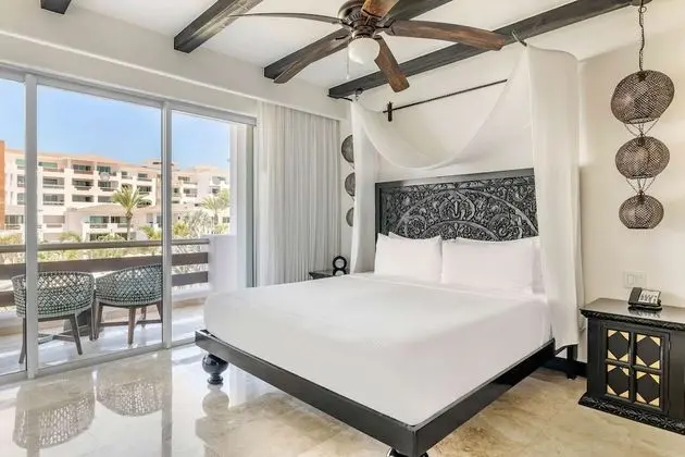 One Bedroom Deluxe King Suite with Pool View and Balcony