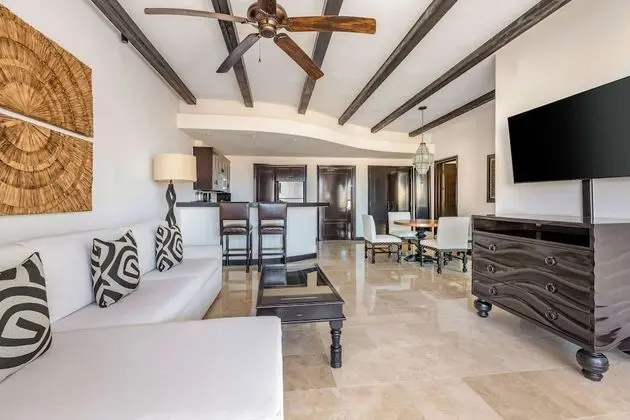 One Bedroom Deluxe King Suite with Pool View and Balcony