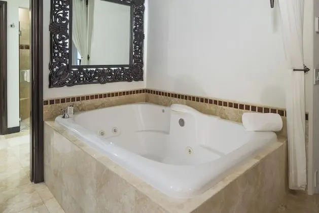One Bedroom Deluxe King Suite with Pool View and Balcony