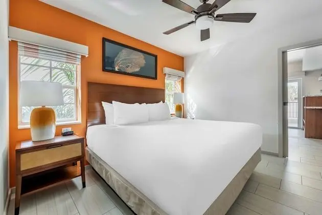 2 Bedroom with 2 King Beds