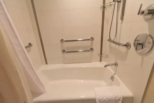 Oda, 2 Çift Kişilik Yatak, Engellilere Uygun (Tub )