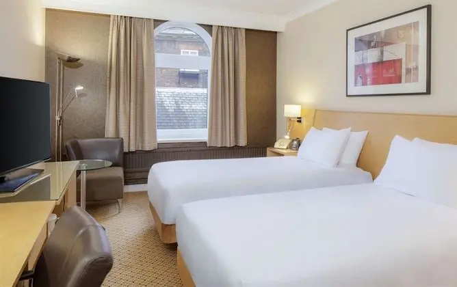 Üç Kişilik Oda (One Double Bed and One Single Bed)