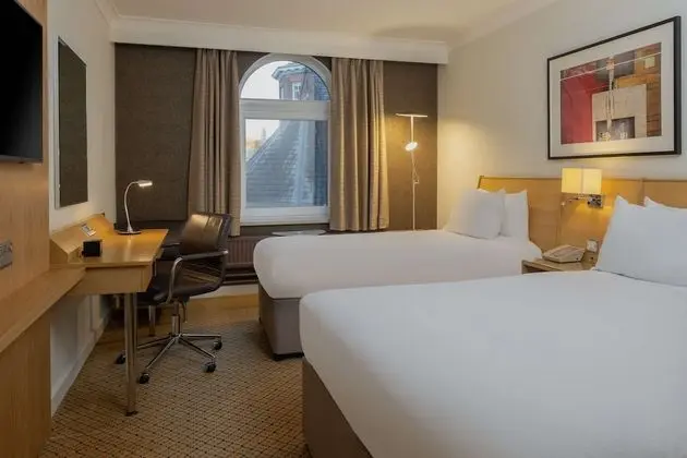 Üç Kişilik Oda (One Double Bed and One Single Bed)