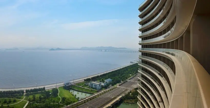 Oda, 1 En Büyük (King) Boy Yatak, Balkon, Deniz Manzaralı (High Floor)