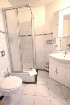 Üç Kişilik Oda, 3 Tek Kişilik Yatak
