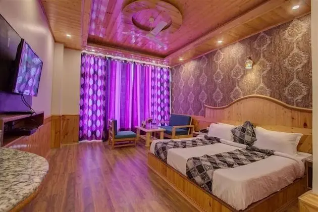 Luxury Oda
