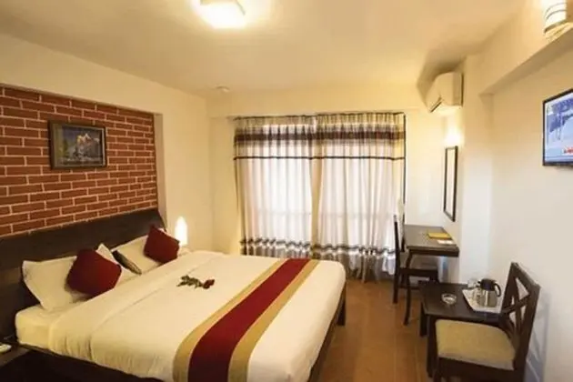 Deluxe Tek Büyük Yataklı Oda, 1 Yatak Odası, Balkon, Dağ Manzaralı