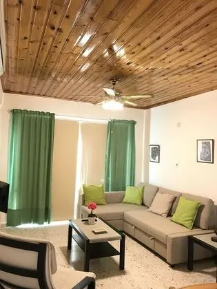 https://i.travelapi.com/lodging/14000000/13580000/13572400/13572304/16b510b7.jpg