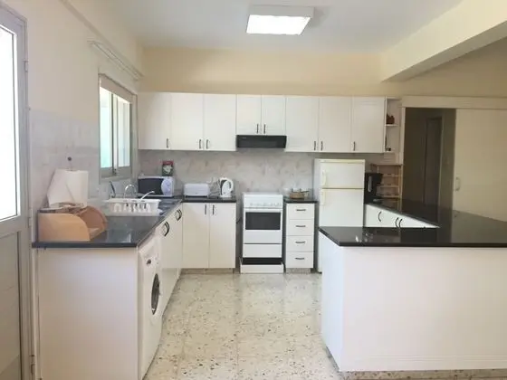 https://i.travelapi.com/lodging/14000000/13580000/13572400/13572304/1ebbb0a8.jpg
