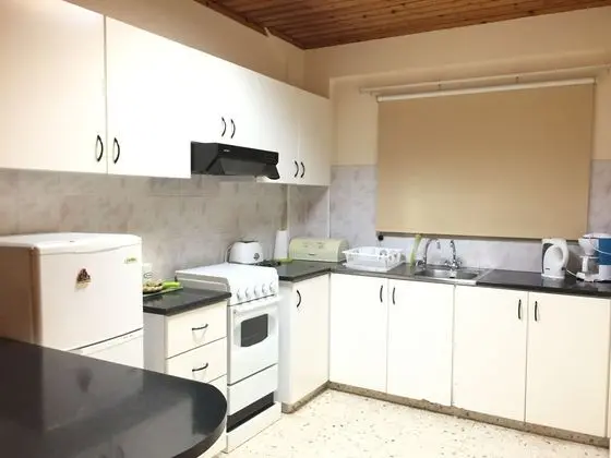 https://i.travelapi.com/lodging/14000000/13580000/13572400/13572304/40c99d55.jpg