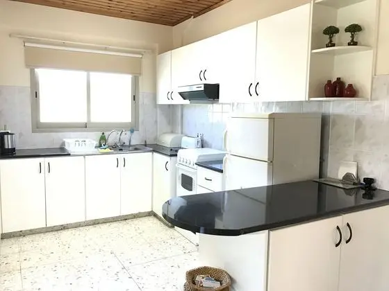 https://i.travelapi.com/lodging/14000000/13580000/13572400/13572304/913f2ed5.jpg