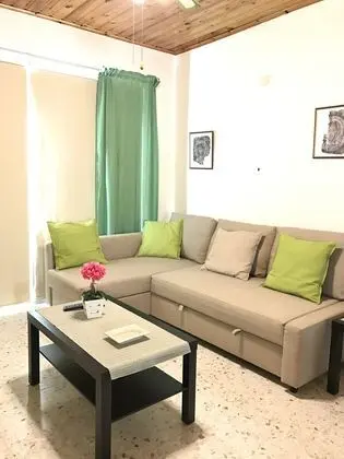 https://i.travelapi.com/lodging/14000000/13580000/13572400/13572304/c13b568c.jpg