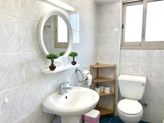 https://i.travelapi.com/lodging/14000000/13580000/13572400/13572304/d9264e47.jpg