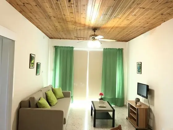https://i.travelapi.com/lodging/14000000/13580000/13572400/13572304/e355aac8.jpg