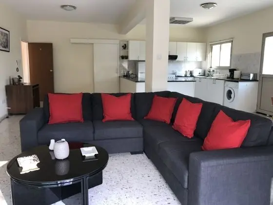 https://i.travelapi.com/lodging/14000000/13580000/13572400/13572304/eabad9c2.jpg