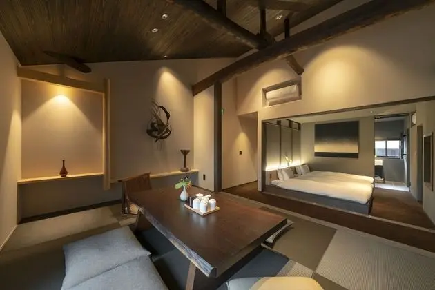 Traditional Ev, Sigara İçilmez (Private Vacation, Hinaya Ichi)