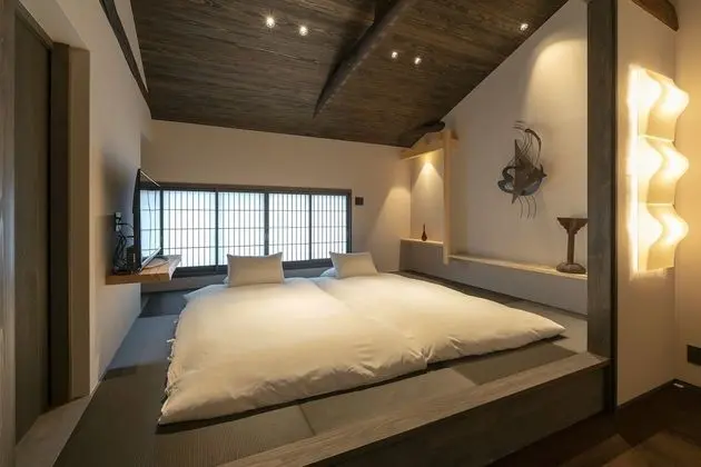 Traditional Ev, Sigara İçilmez (Private Vacation, Hinaya Ichi)