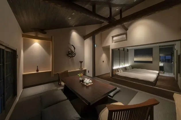 Traditional Ev, Sigara İçilmez (Private Vacation, Hinaya Ichi)